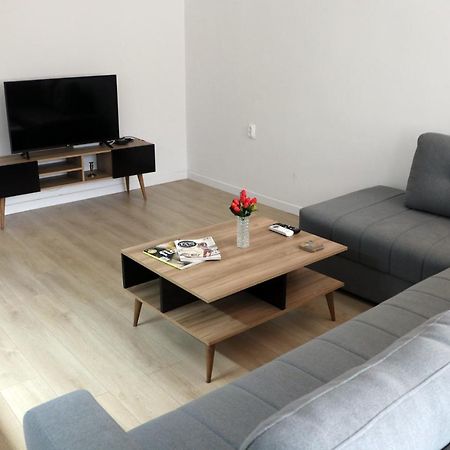 Spacious Modern Apartment Kisela Voda Skopje Luaran gambar